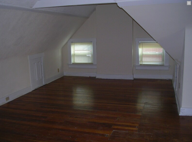 Building Photo - 2705 Eden Ave