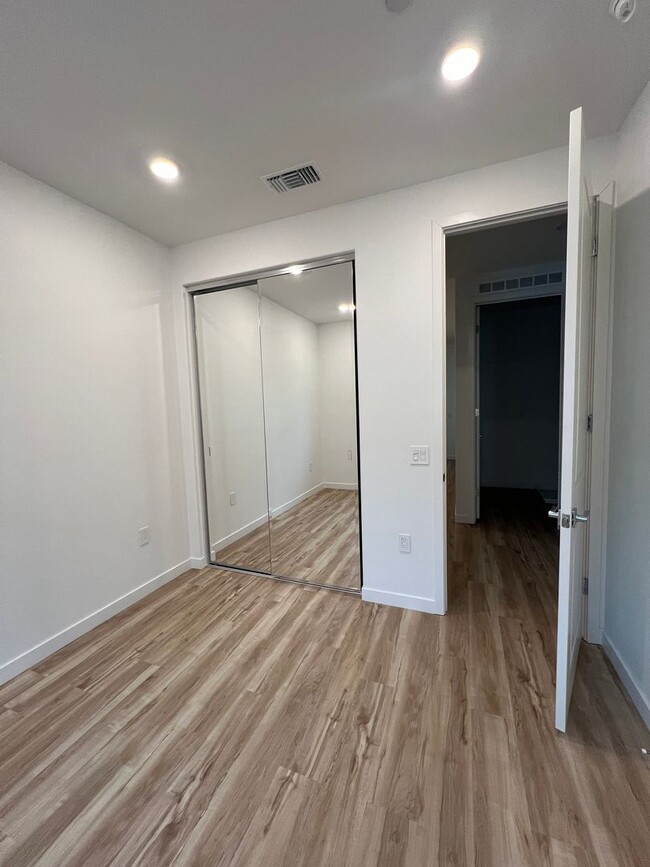 Building Photo - Gorgeous *BRAND NEW* Townhome in Midtown V...