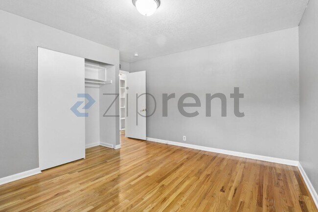 Building Photo - Unit