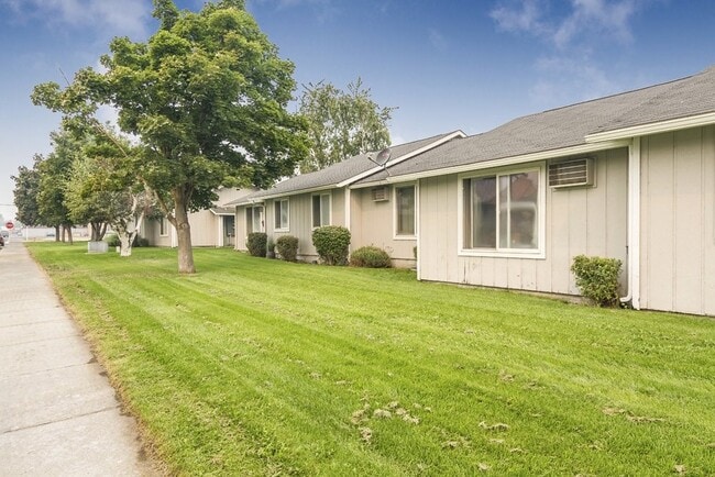 Building Photo - 116 S Ash St