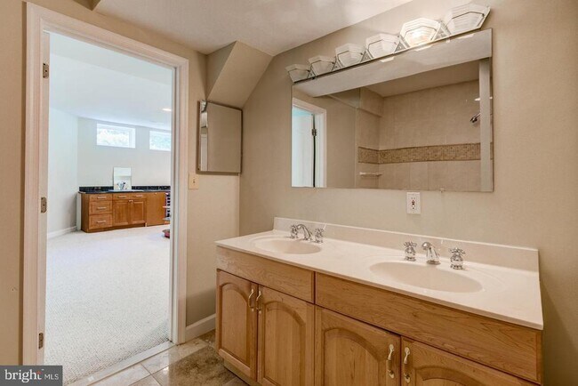 Building Photo - 18 Nantucket Ct