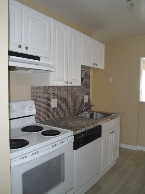 Building Photo - CLOSE TO SHOPPING AND SCHOOLS AVAIL OCTOBER 2nd