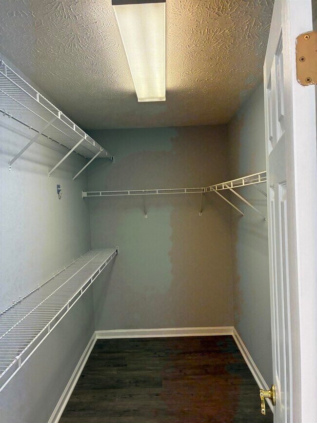 Building Photo - 9565 Sullivan Dr