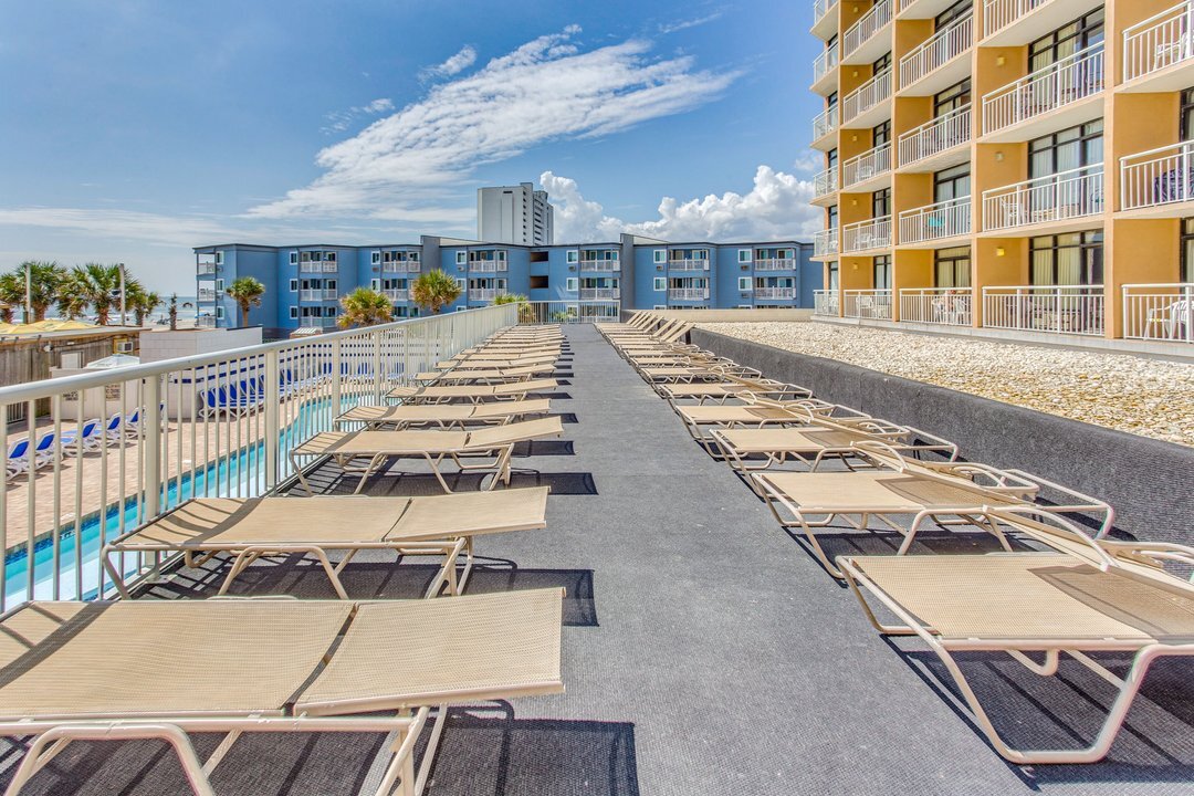 Building Photo - 9550 Shore Dr
