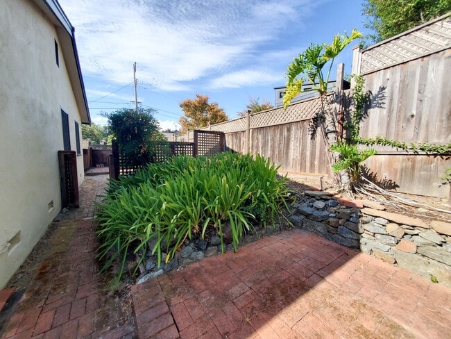 Building Photo - Stylish Single-Level in Marinwood | Great ...