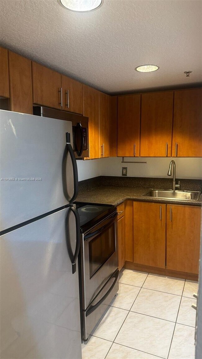 Building Photo - 7326 Collins Ave