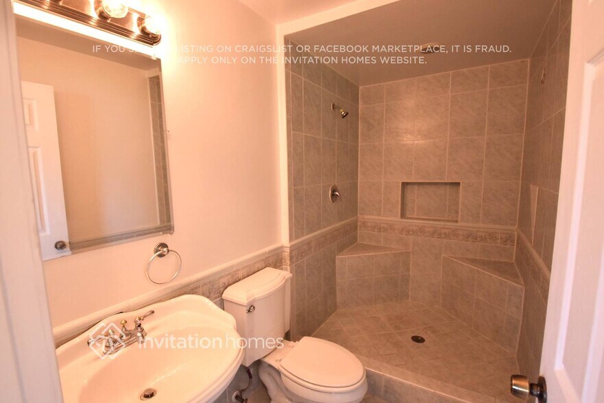 Building Photo - 811 Albi Ct