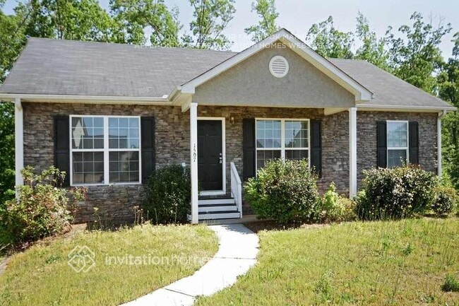 Building Photo - 1507 Locomotive Dr NE