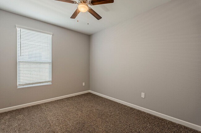 Building Photo - Spacious New-Build Family Home!