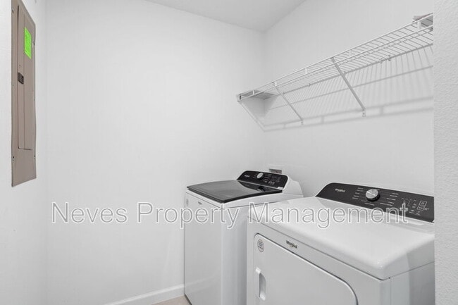 Building Photo - 1601 Pinecliff Dr