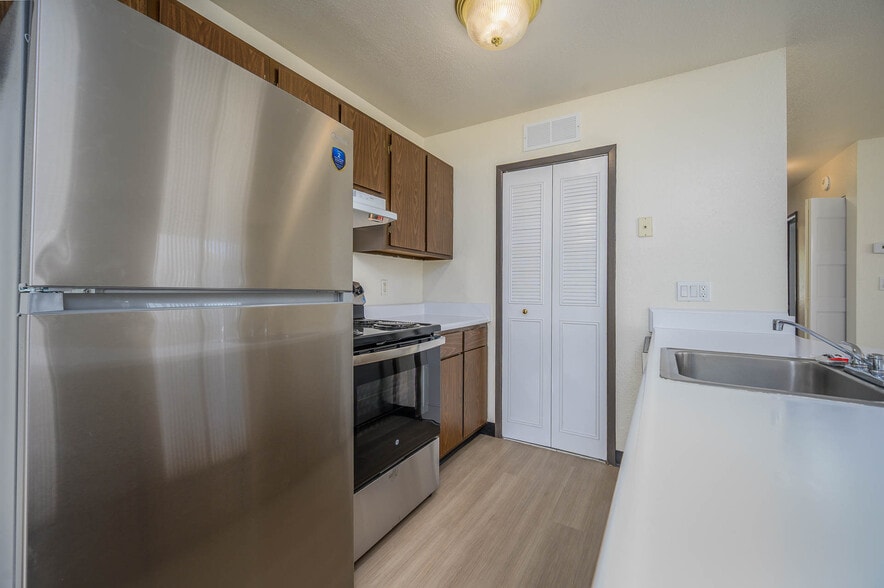 Building Photo - Brookshires Townhomes