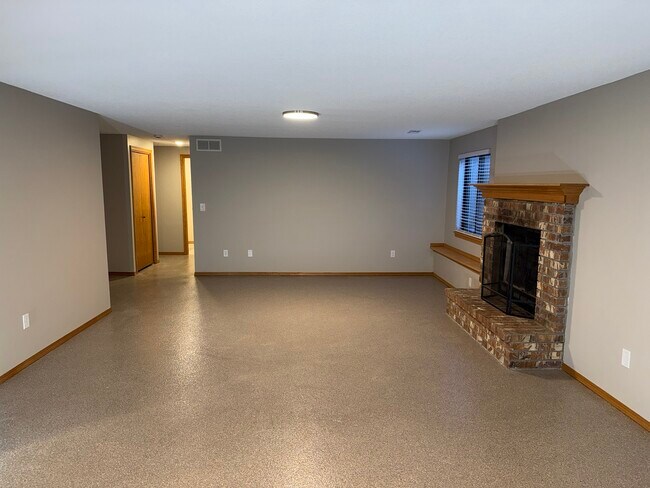 Building Photo - 1817 N Pine Grove St