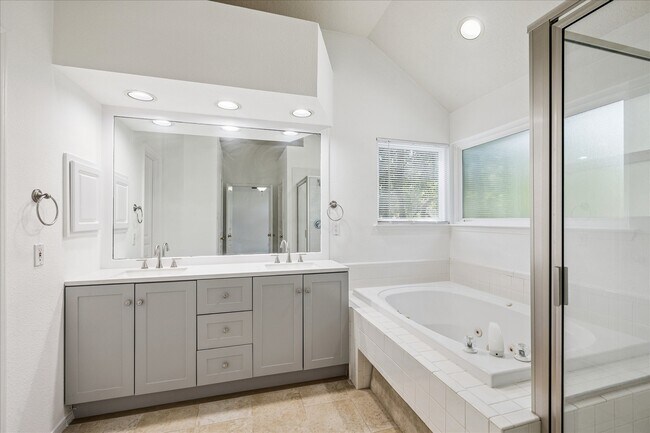 Building Photo - 174 W Greywing Cir