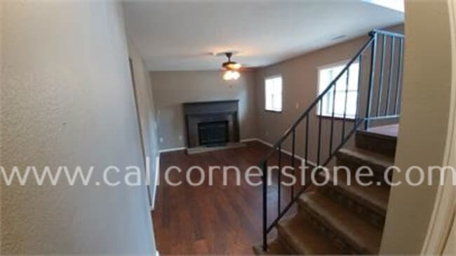 Building Photo - 2570 Clarendon Dr