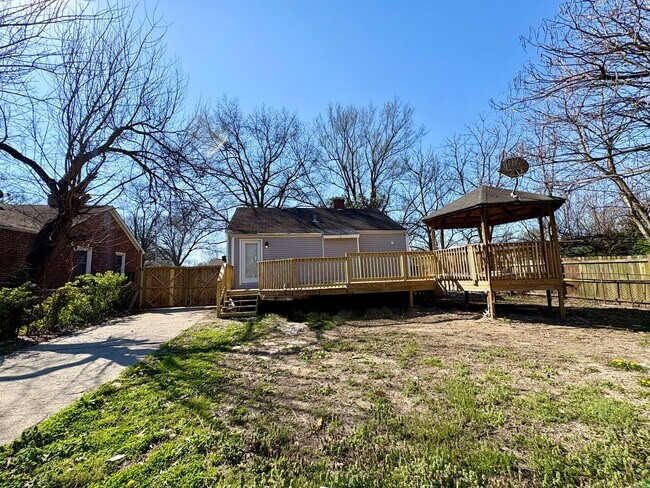 Building Photo - 2-4 Bedroom 1 Bathroom Home