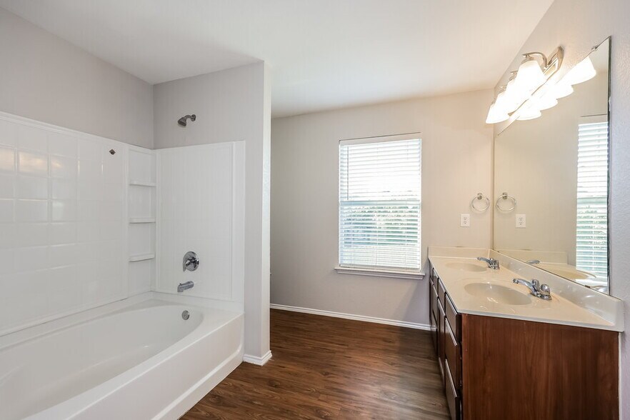 Building Photo - 3512 Cayman Dr