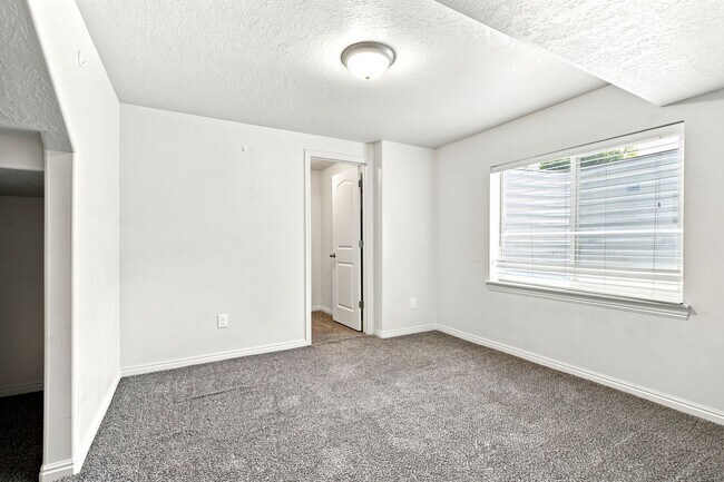Building Photo - Beautiful Townhome in American Fork!