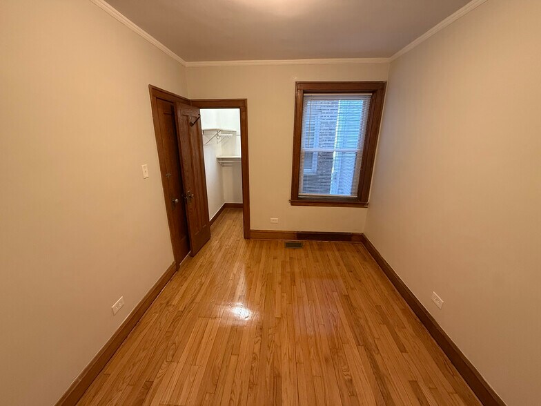Bedroom with Closet - 1542 N Kolin Ave