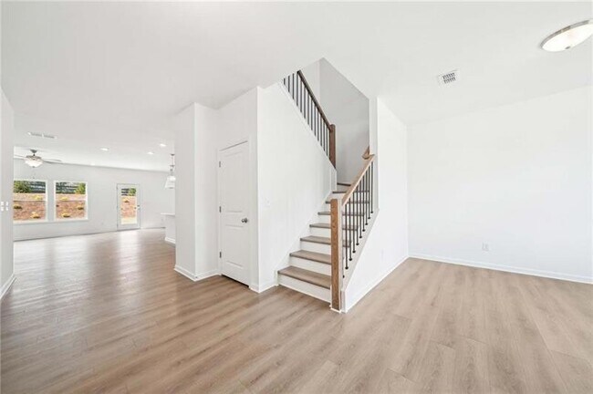 Building Photo - 320 Silverleaf Trl