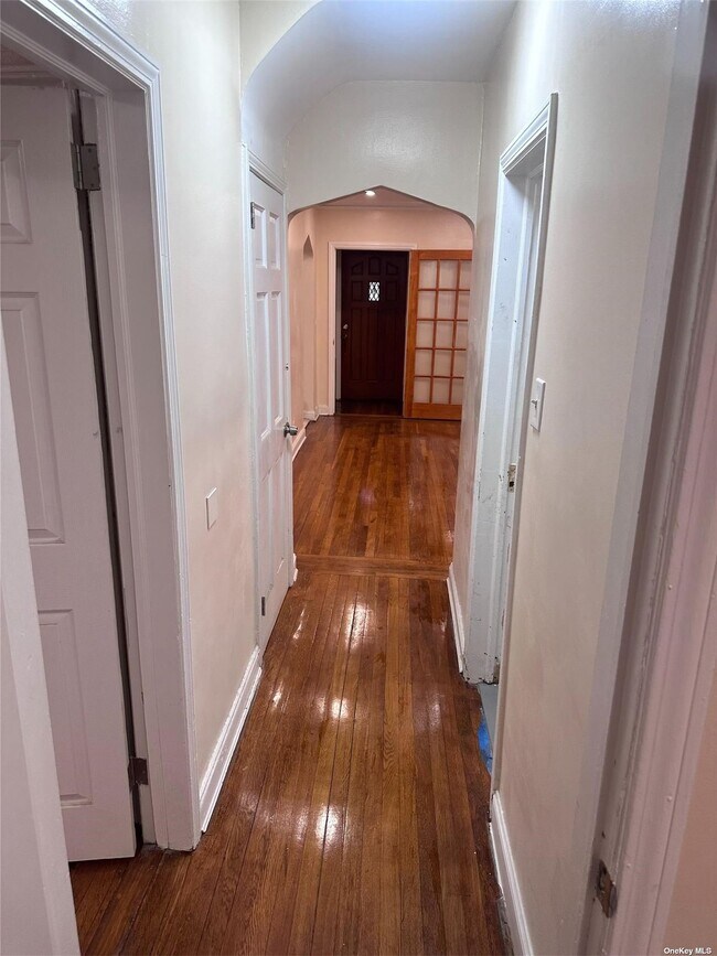 Building Photo - 118-57-118201 201st St