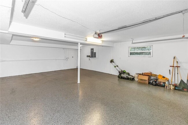 Building Photo - 8315 Village Green Rd