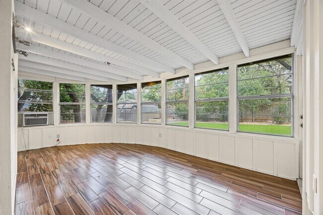 Building Photo - 7103 Mesa Dr