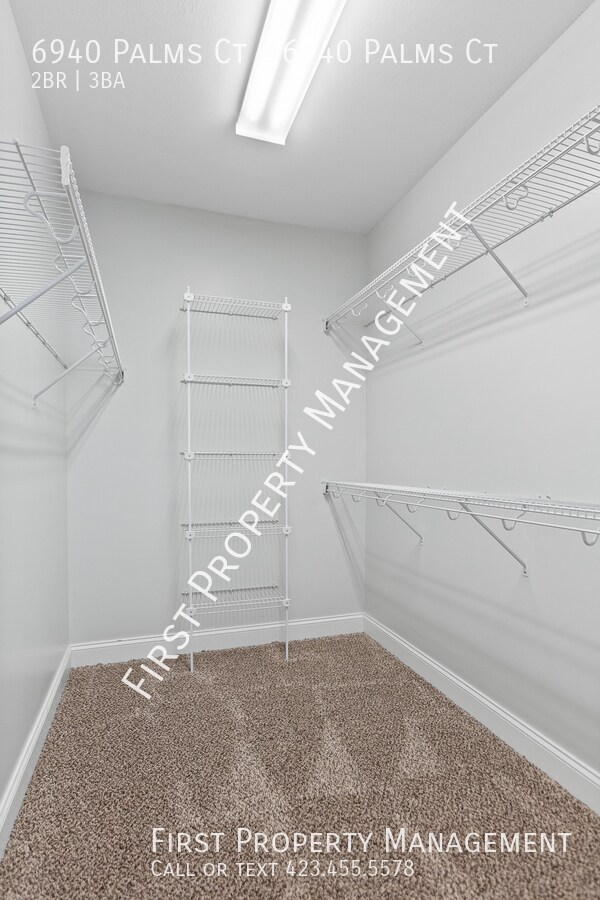 Building Photo - 6940 Palms Ct
