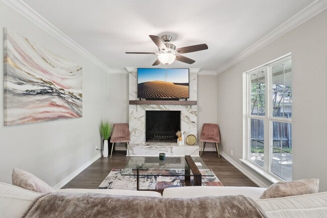 Building Photo - Beautifully Renovated Home with a Large Yard