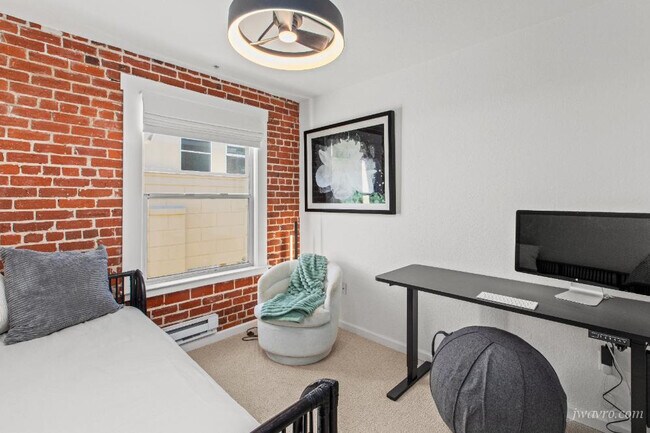 Building Photo - 323 29th St