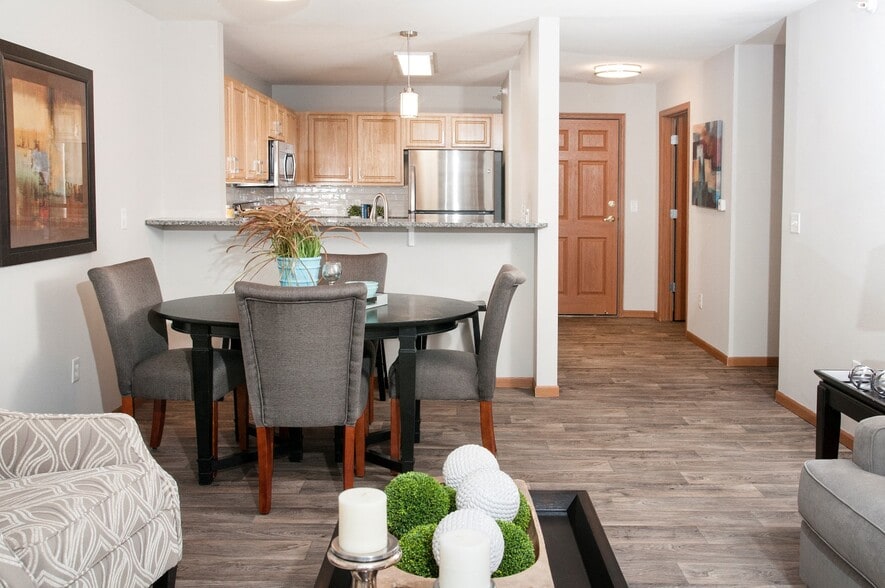 Dining area - Chaska Place Apartments