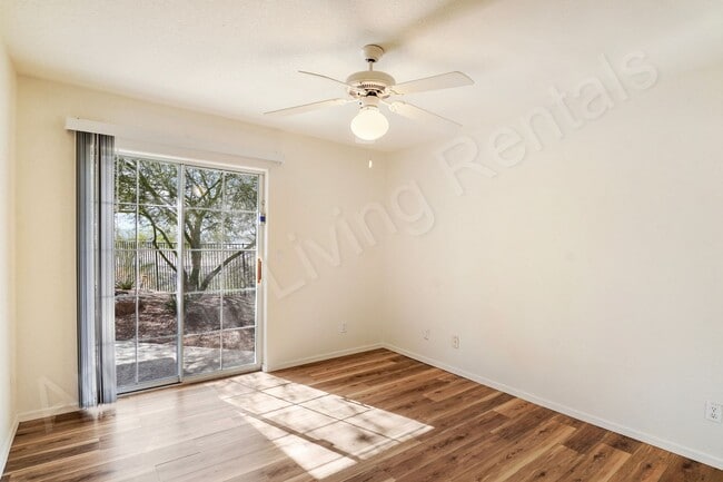 Building Photo - CUL-DE-SAC POOL HOME!