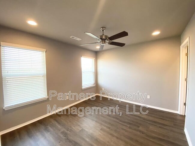 Building Photo - 201 Hindman Dr