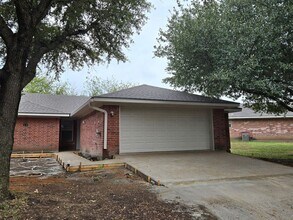 Building Photo - China Spring ISD Duplex
