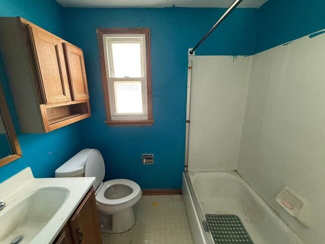 Building Photo - 3-BED, 1 BATH BEAUTIFUL SINGLE- FAMILY HOME IN MAPLE HEIGHTS!