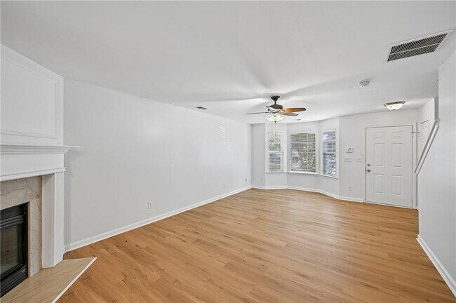 Building Photo - 725 Crestwell Cir