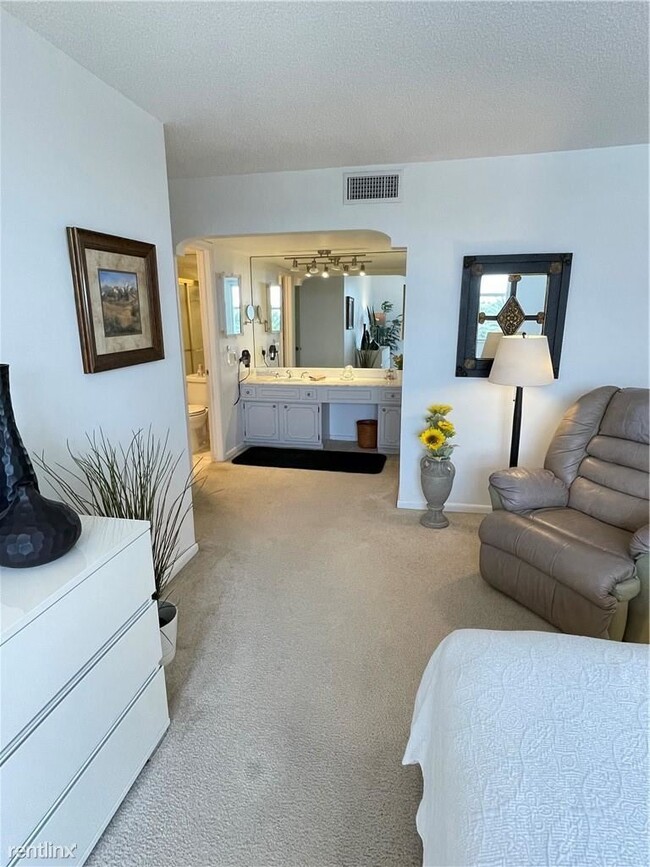 Building Photo - 2 br, 2 bath Condo - 5200 N Ocean Blvd Apt...