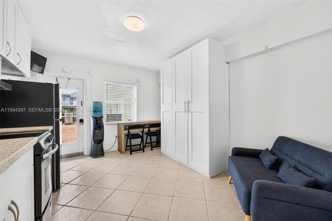 Building Photo - 2508 Bay Dr