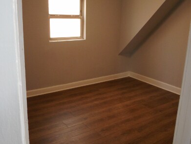 Building Photo - 3012 W Belmont Ave