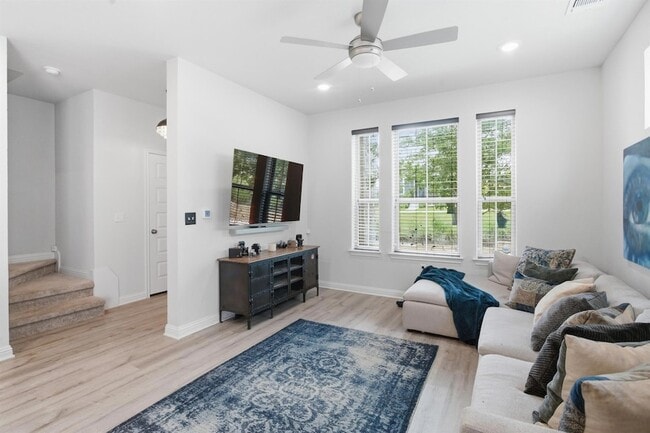 Building Photo - 8525 Leroi Dr