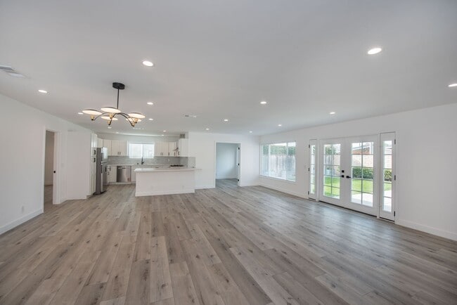Building Photo - Dover Shores