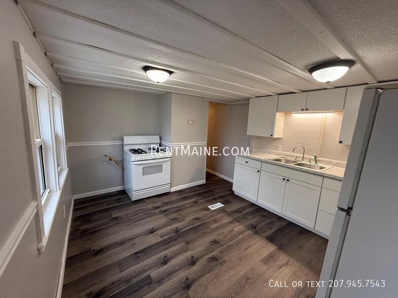 Building Photo - 799 Stillwater Ave