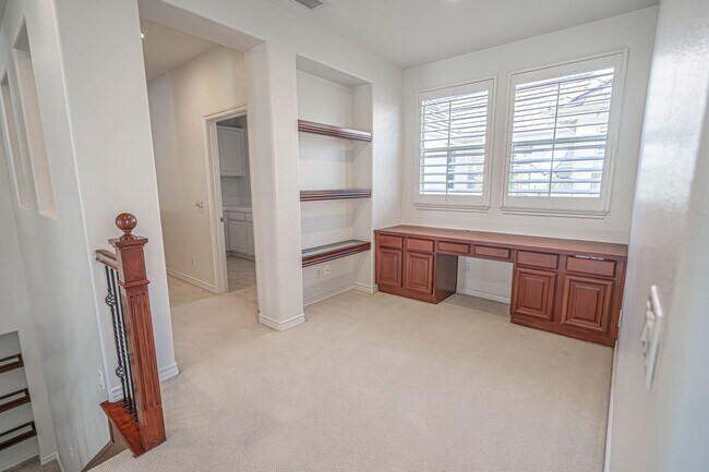 Building Photo - 4 Bedroom Home for Rent on the Lake at Bridgeport!