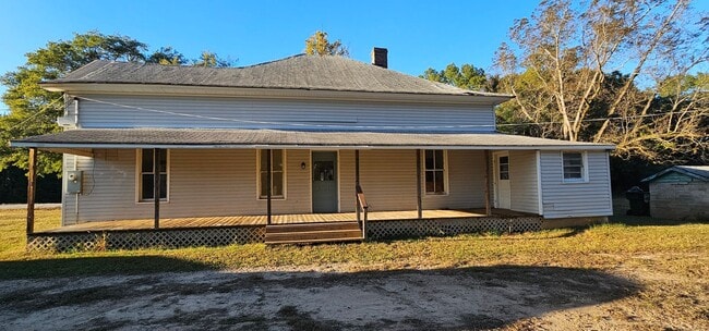 Building Photo - Enjoy a piece of history in this Vintage F...