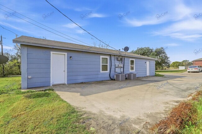 Building Photo - 217 Joyce St