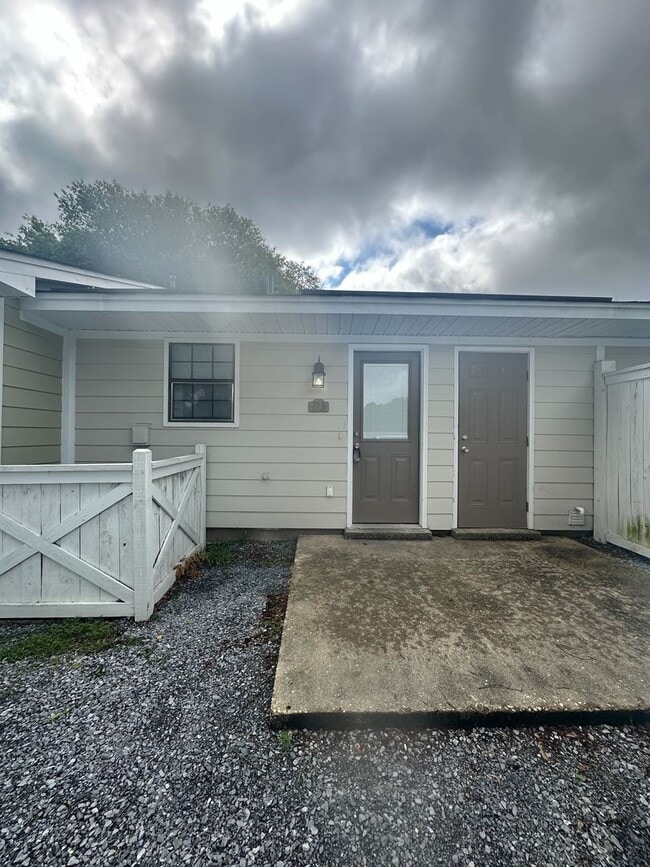 Building Photo - 113 Cedar Ct