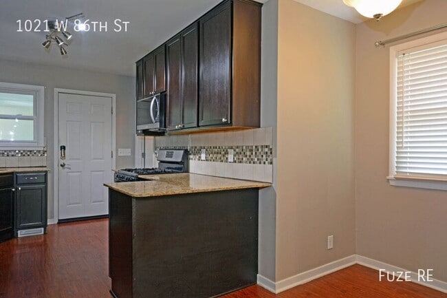Building Photo - 1021 W 86th St