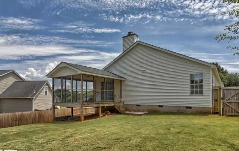 Building Photo - 210 Seven Pines Ct