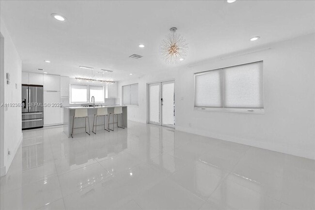 Building Photo - 348 Palm St