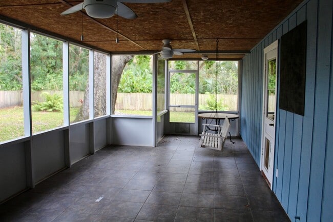 Building Photo - Port Orange Charming 5-Bedroom, 2-Bathroom...