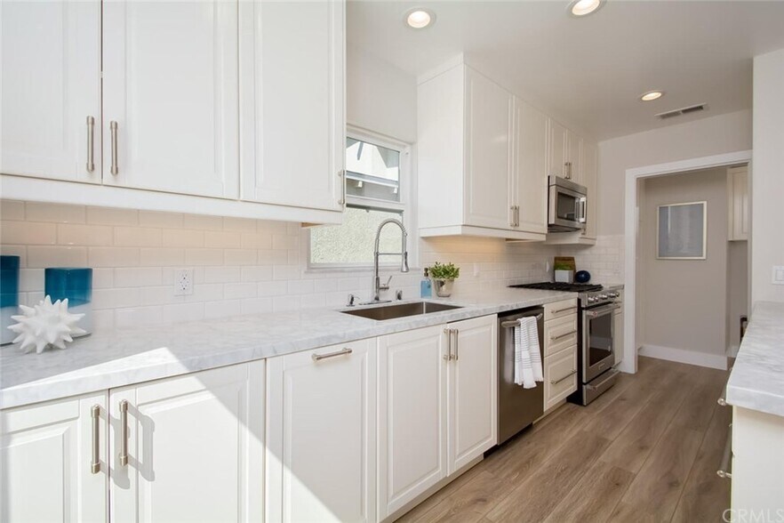 Kitchen - 1747 Van Horne Ln